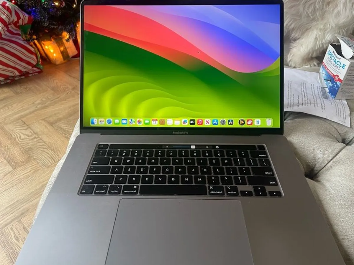 MacBook Pro 16" - Image 3
