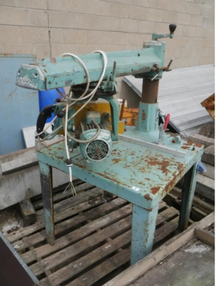Radial arm saw