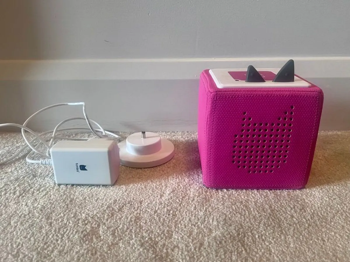 Tonie Box, 22 Tonies, plus two carry cases - Image 2