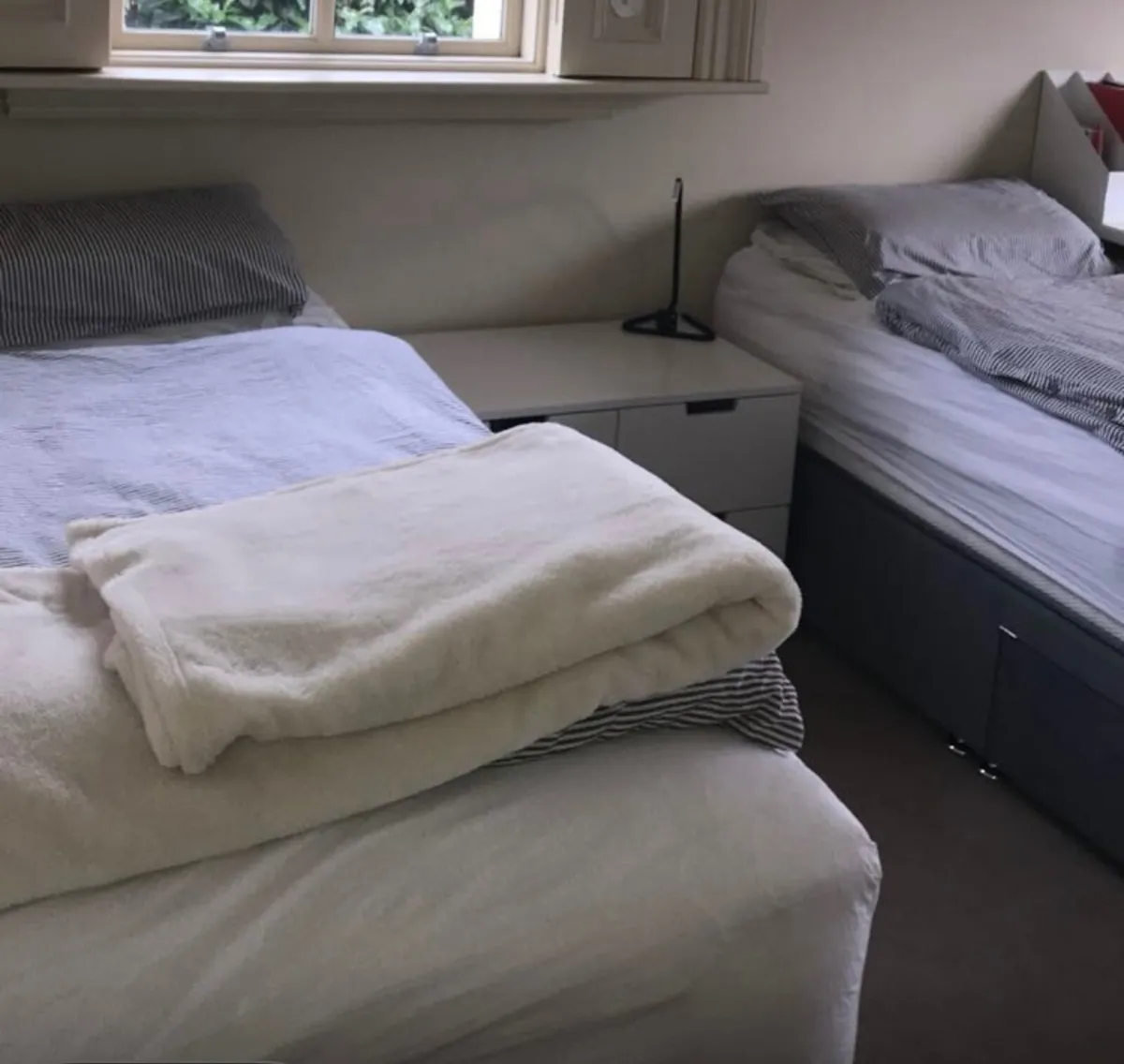 Single bed - Image 1