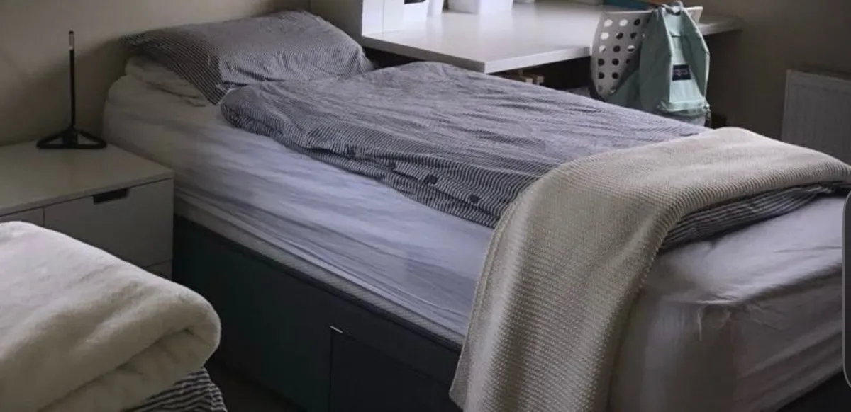 Single bed - Image 2