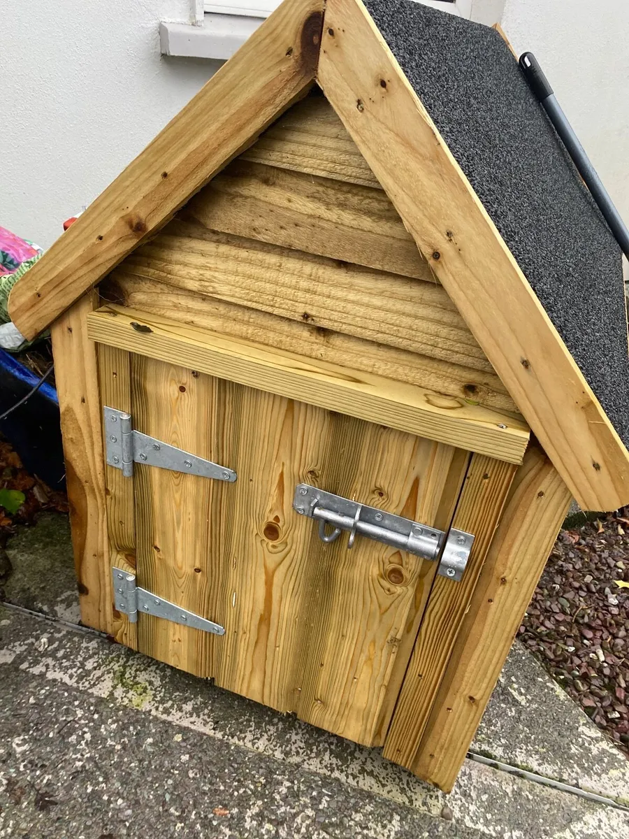 Dog house - Image 1