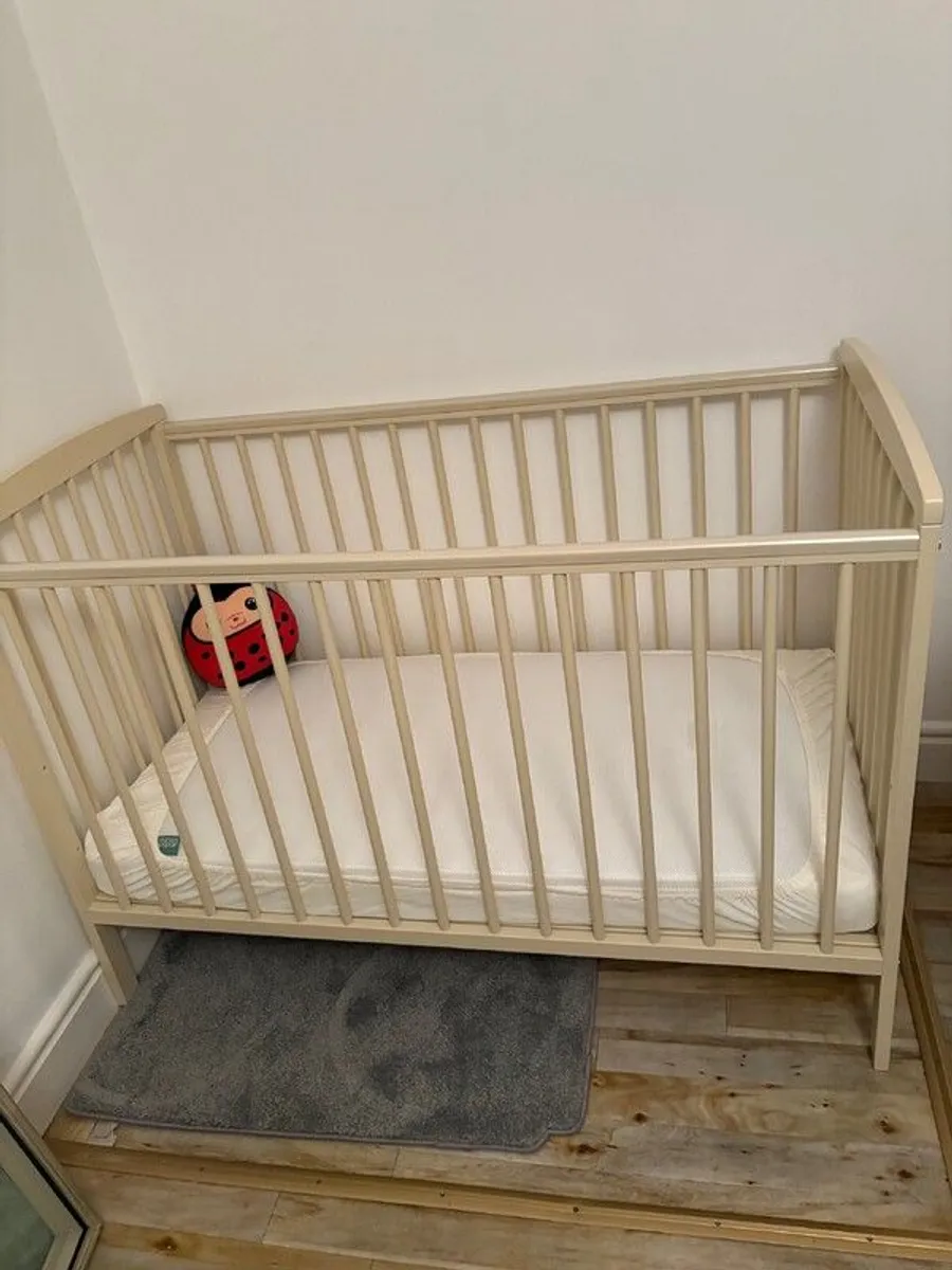 Baby cot with Mamas and Papas mattress - Image 2