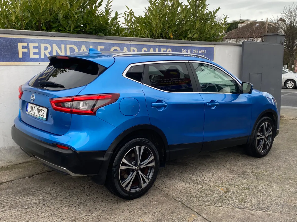 Nissan Qashqai SV Premium Pan Roof Sat Nav - Image 4