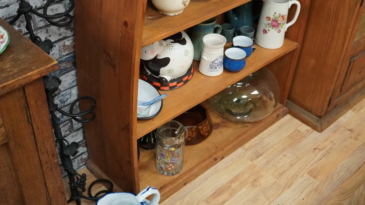 Boat-Shaped Display Shelving Unit - Image 3