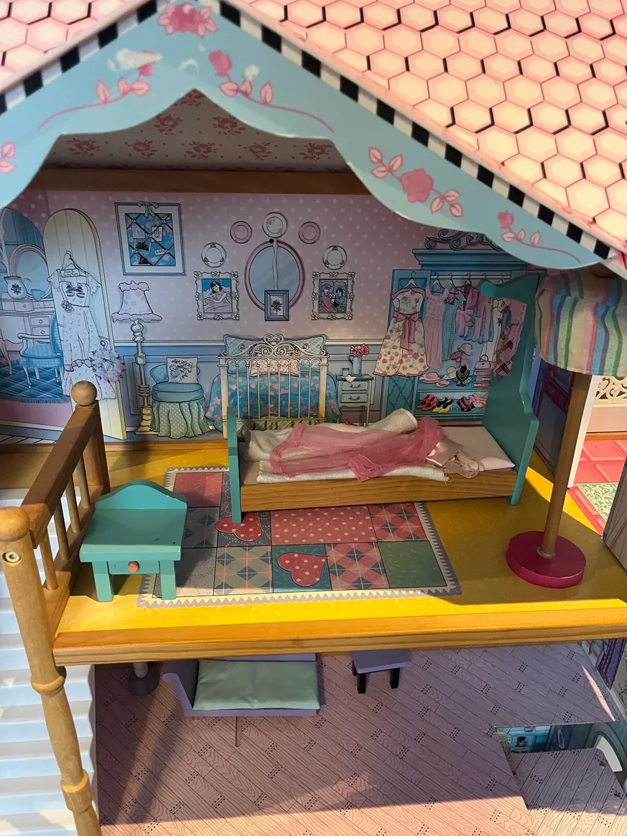 Doll house - Image 1