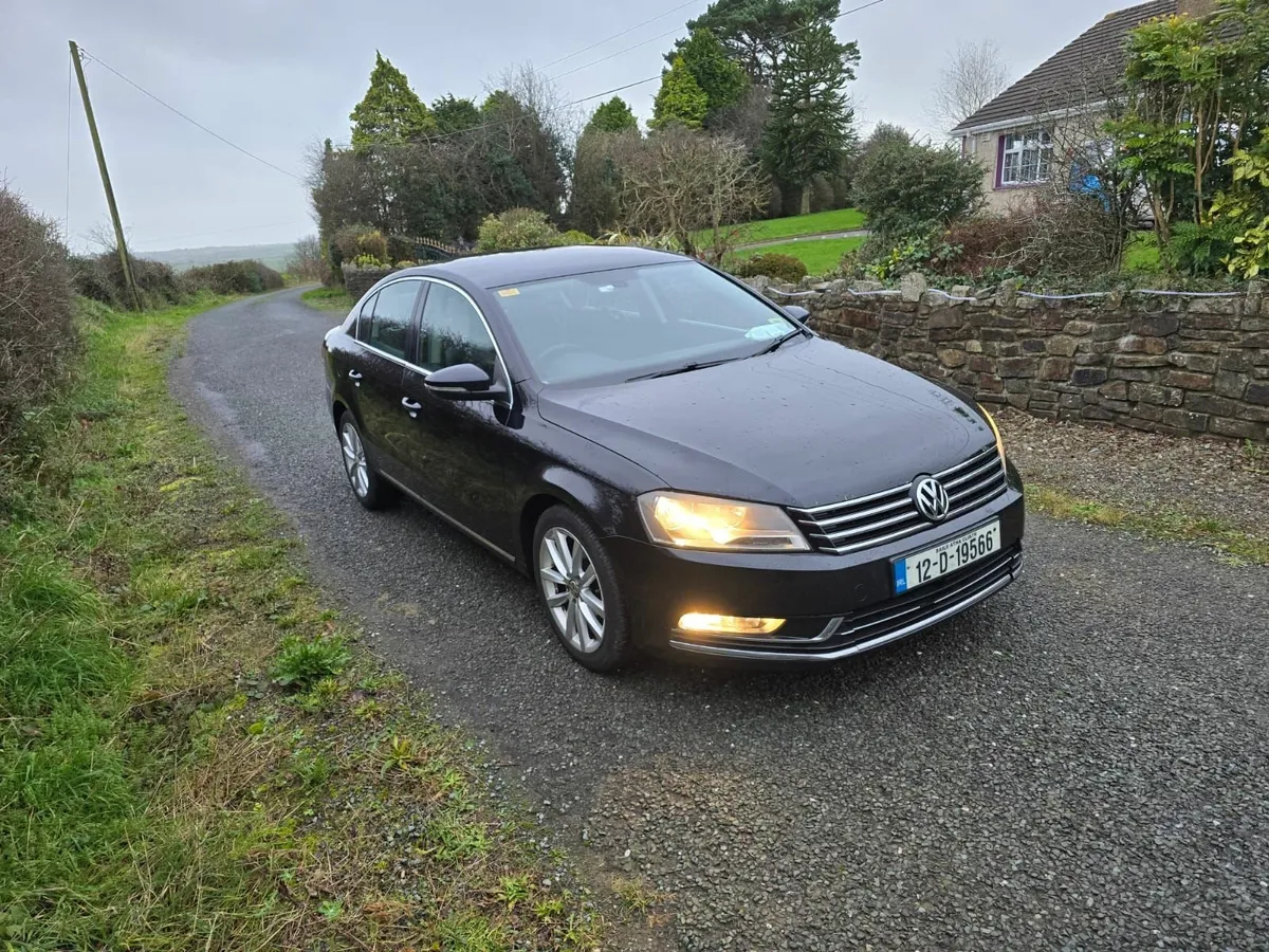 Volkswagen Passat 2012 - Image 2