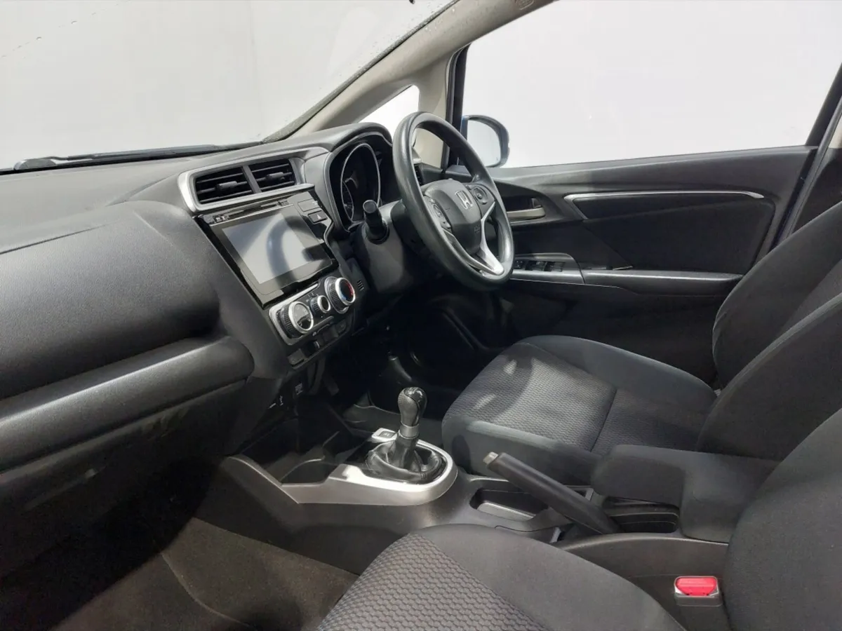 Honda Jazz Hatchback SE - Image 2