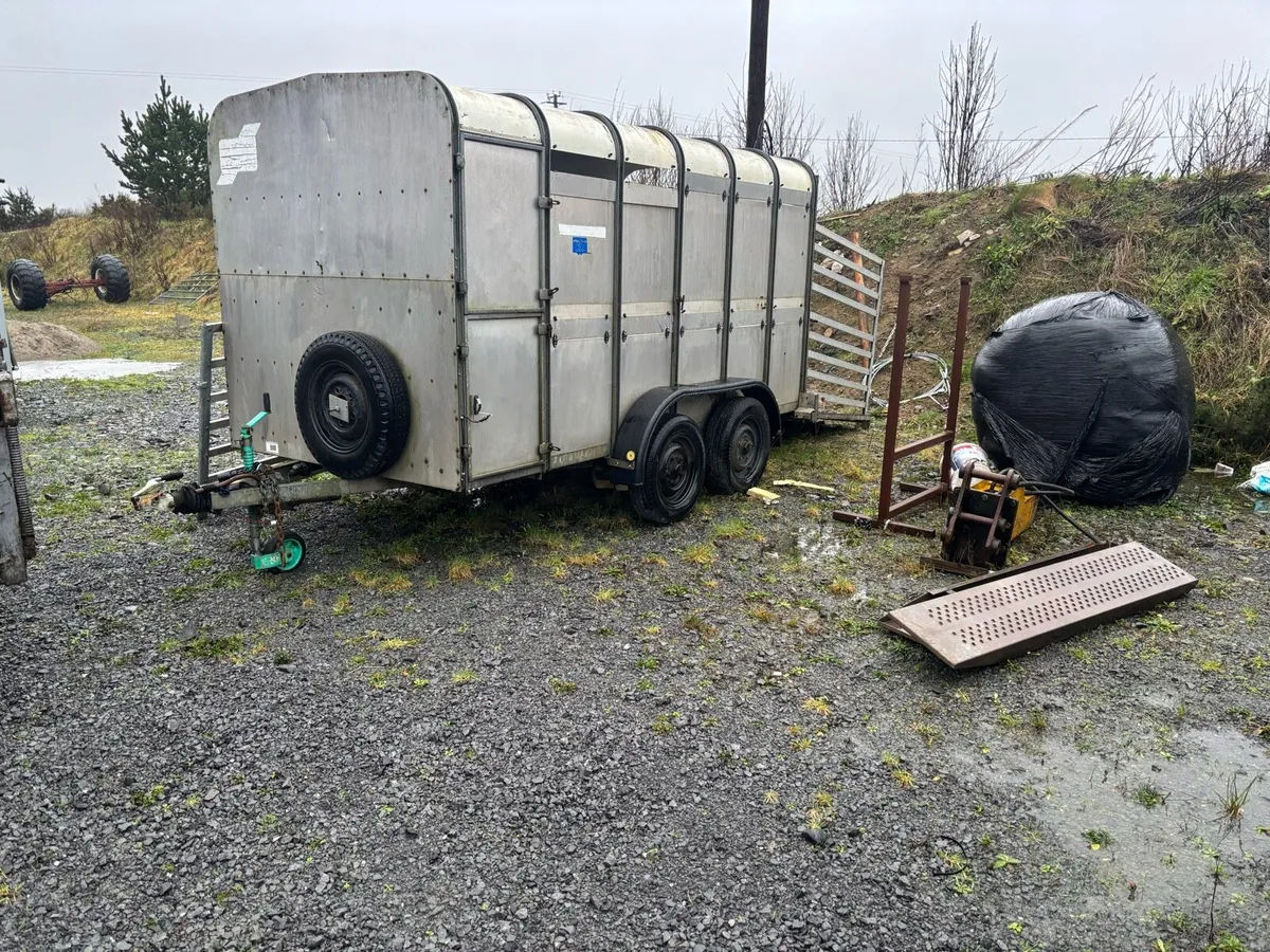 Selection of 10/12 ft IW livestock trailers - Image 4