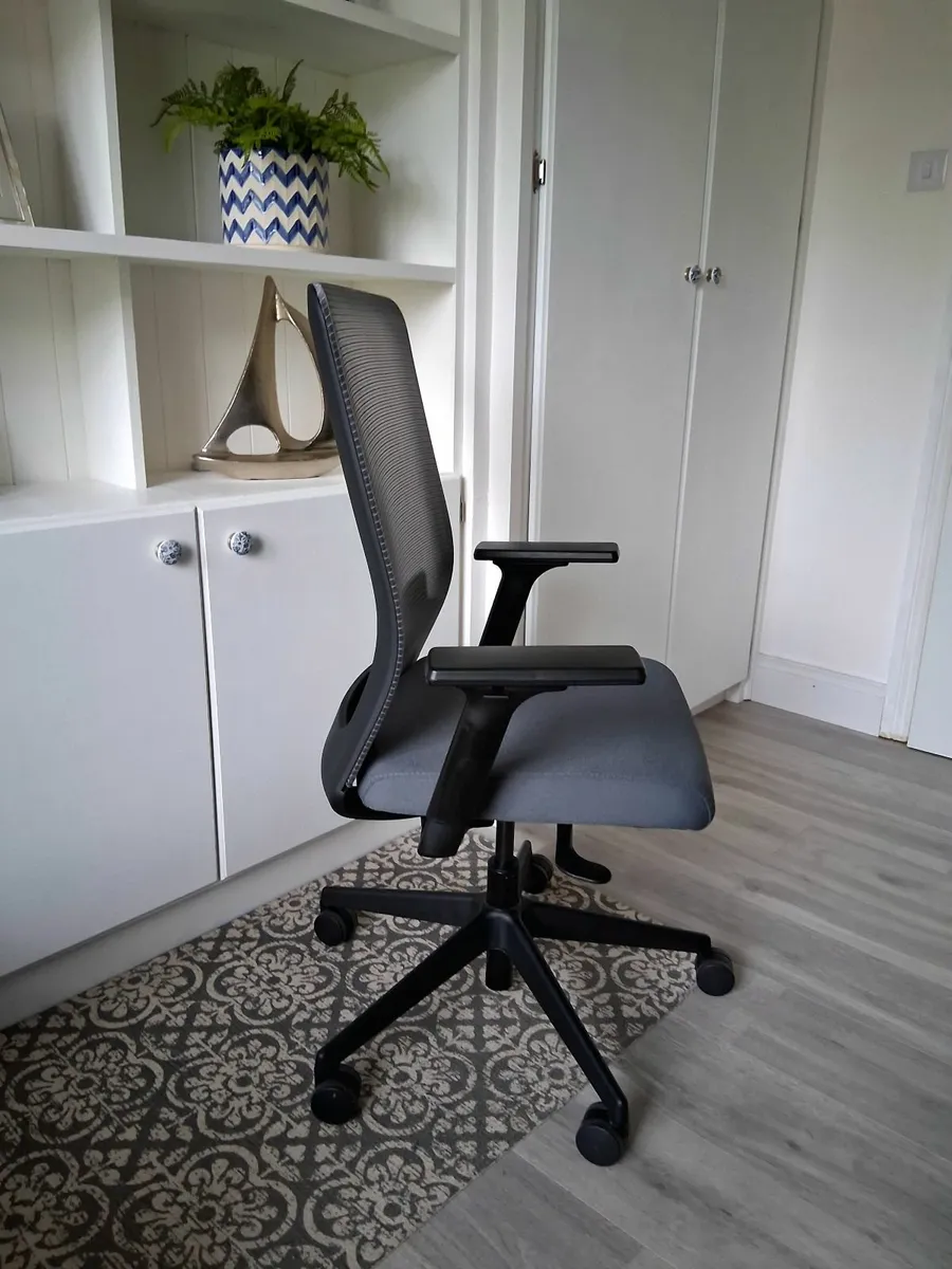 Ergonomic Office Chair - Image 3