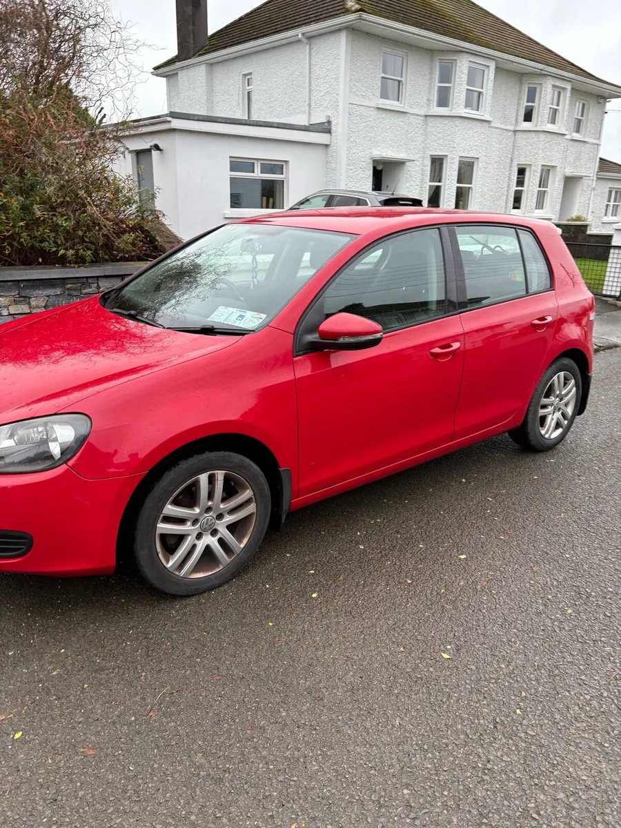 2011 Volkswagen Golf - Image 2