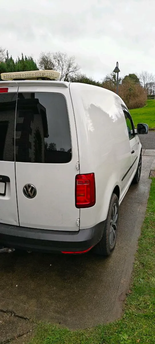 VW Caddy 2017 DSG - Image 3