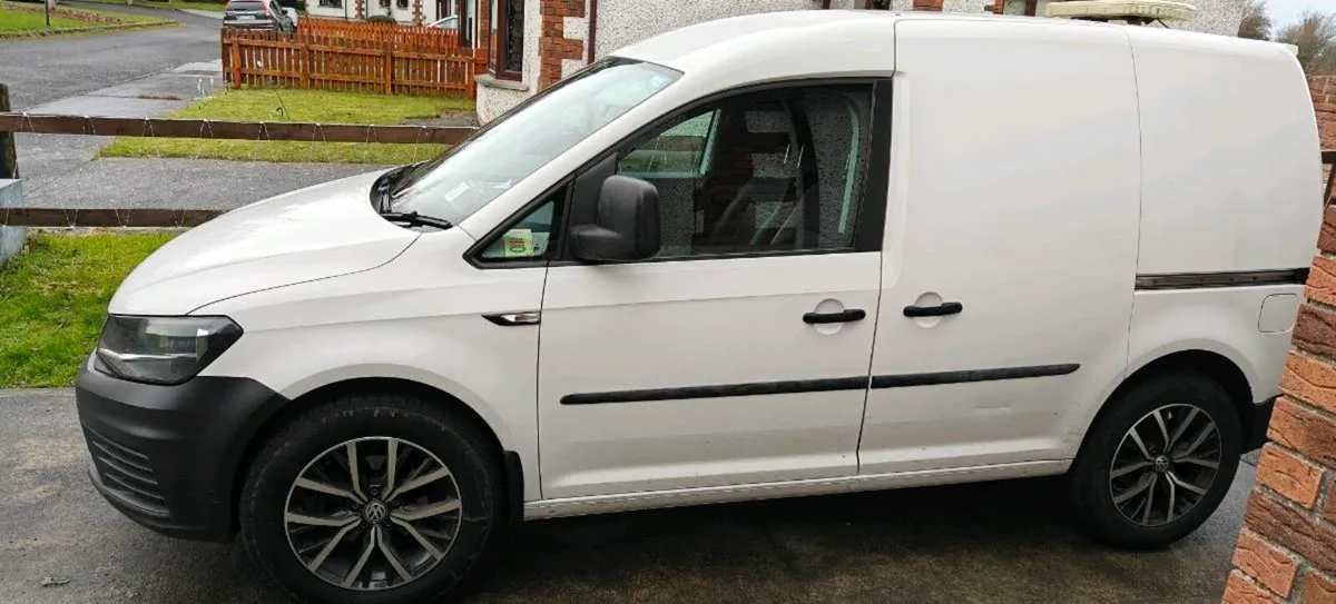 VW Caddy 2017 DSG - Image 4