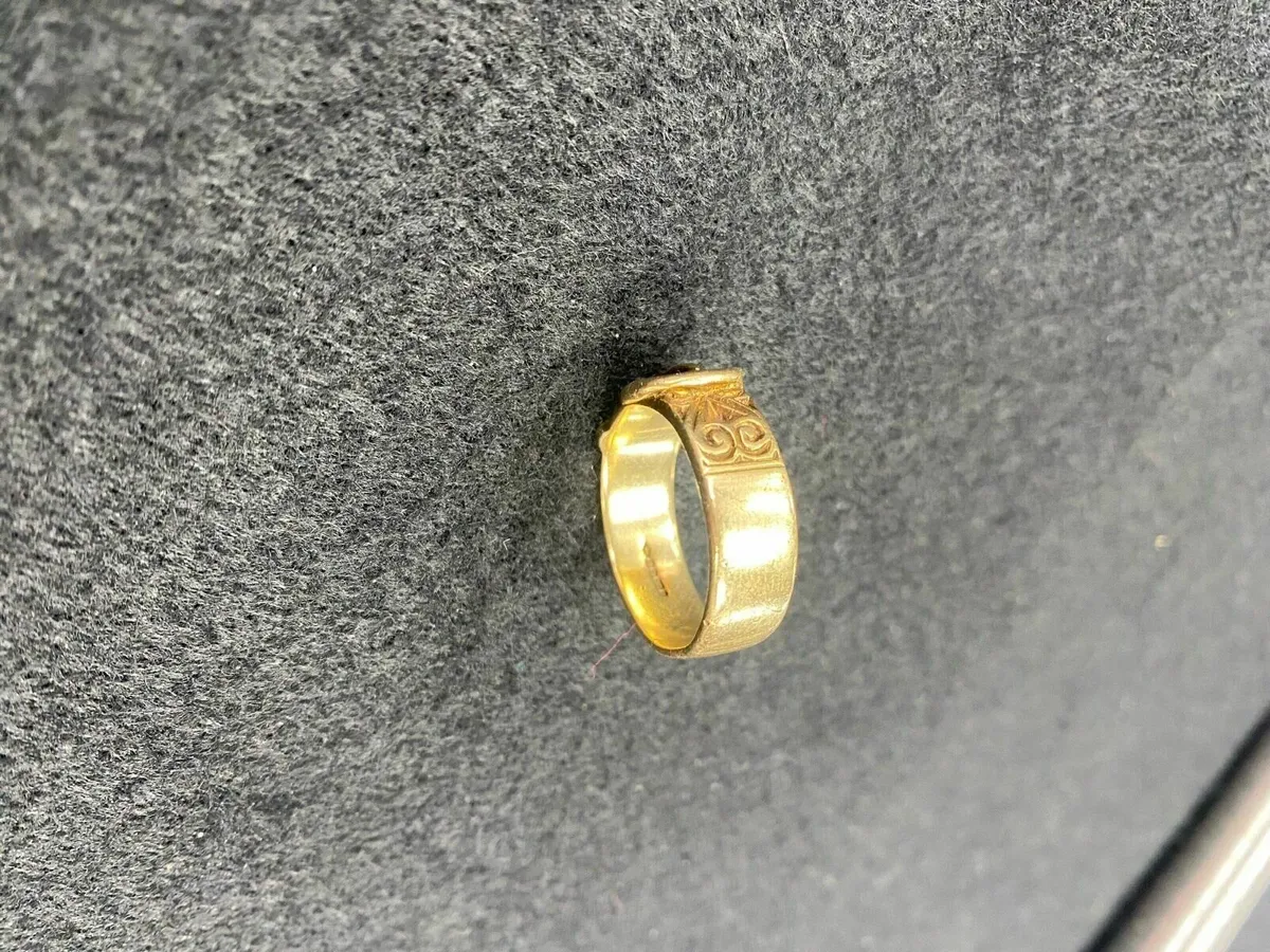 9CT Gold Buckle Ring 9k - Image 2