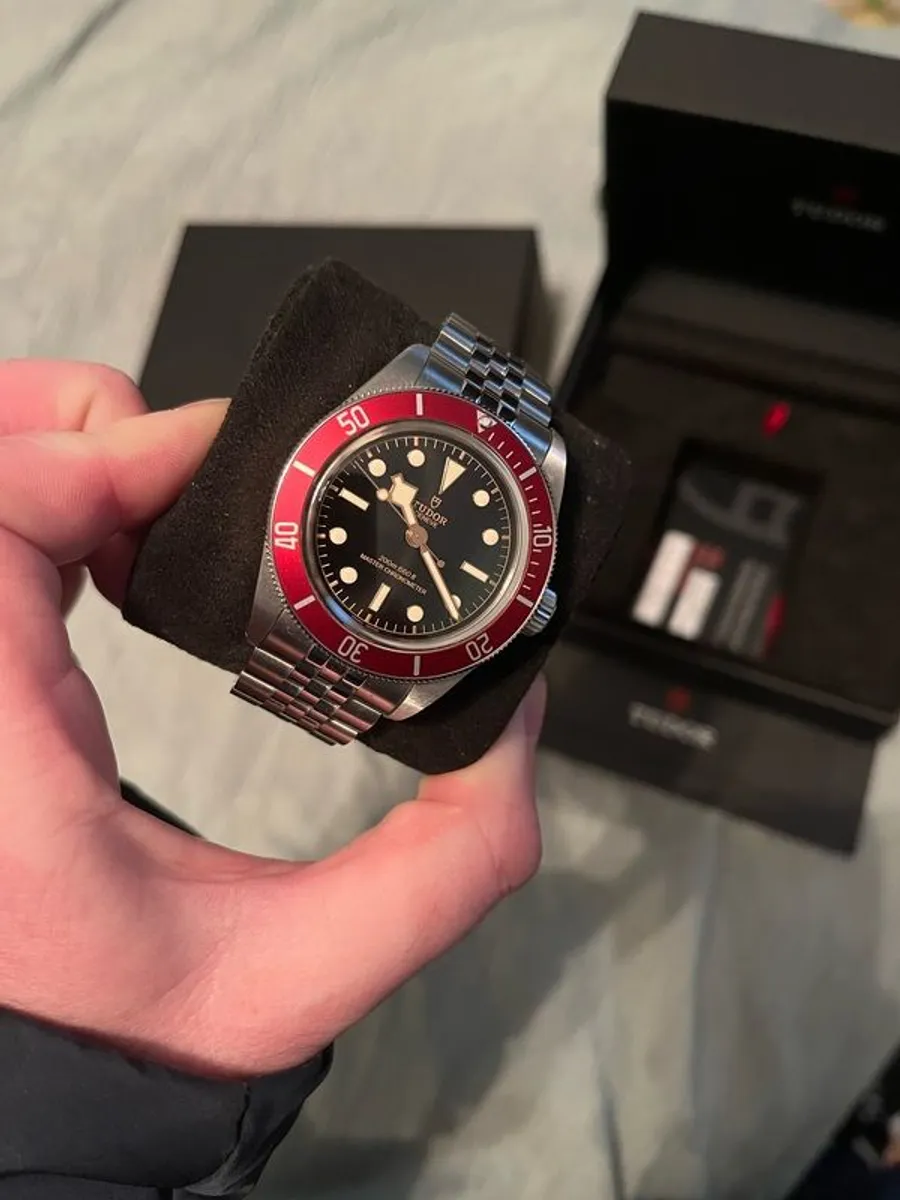 Tudor Black Bay 41 mm Burgundy LIKE NEW!! - Image 2