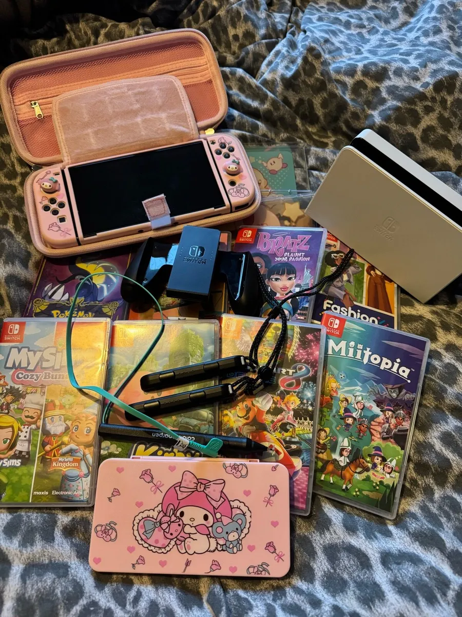 Nintendo Switch Oled Bundle - Image 1