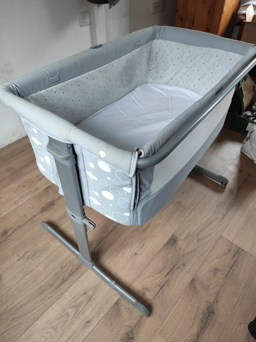 Chicco next to me crib/cot