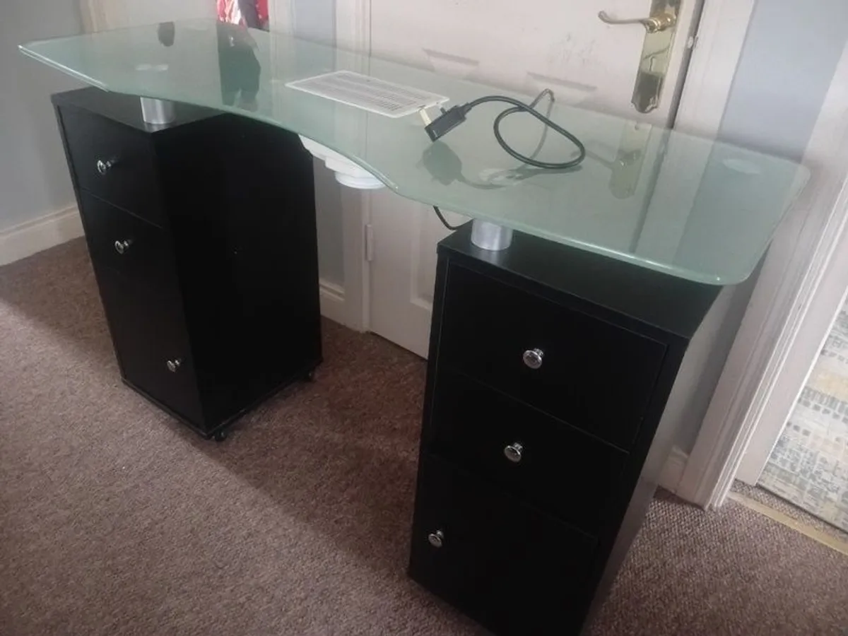 Nail table - Image 1