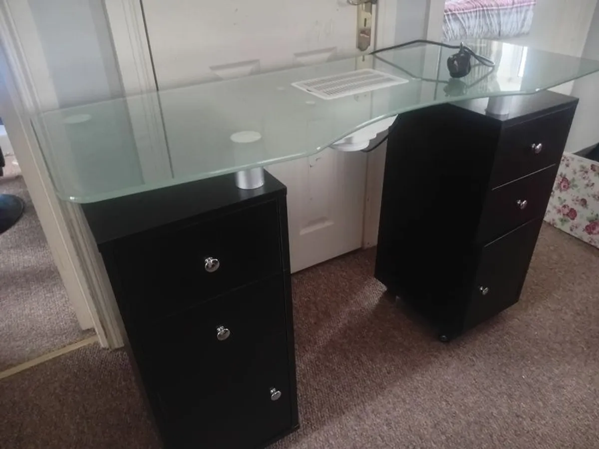 Nail table - Image 2