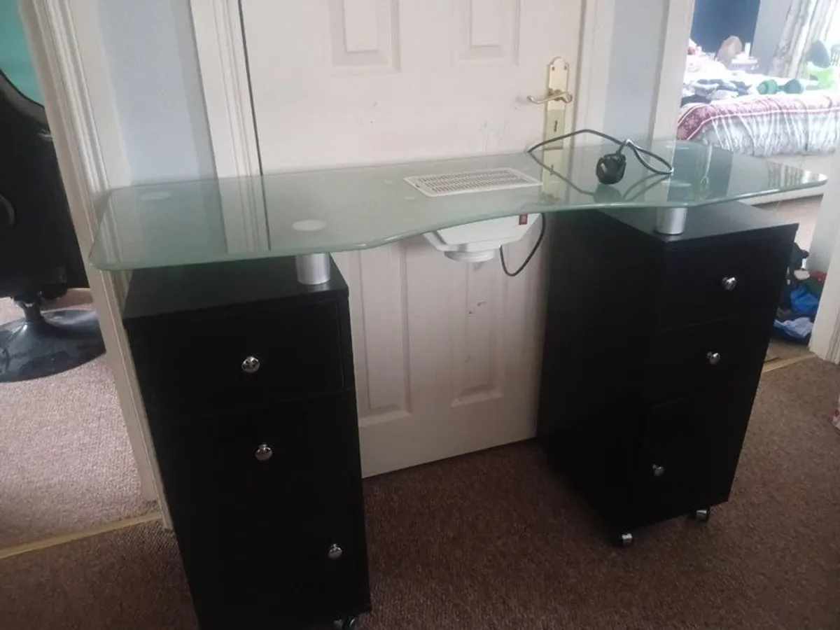 Nail table - Image 3