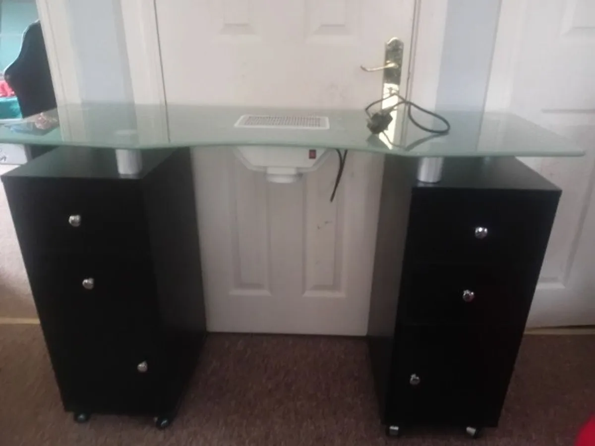 Nail table - Image 4