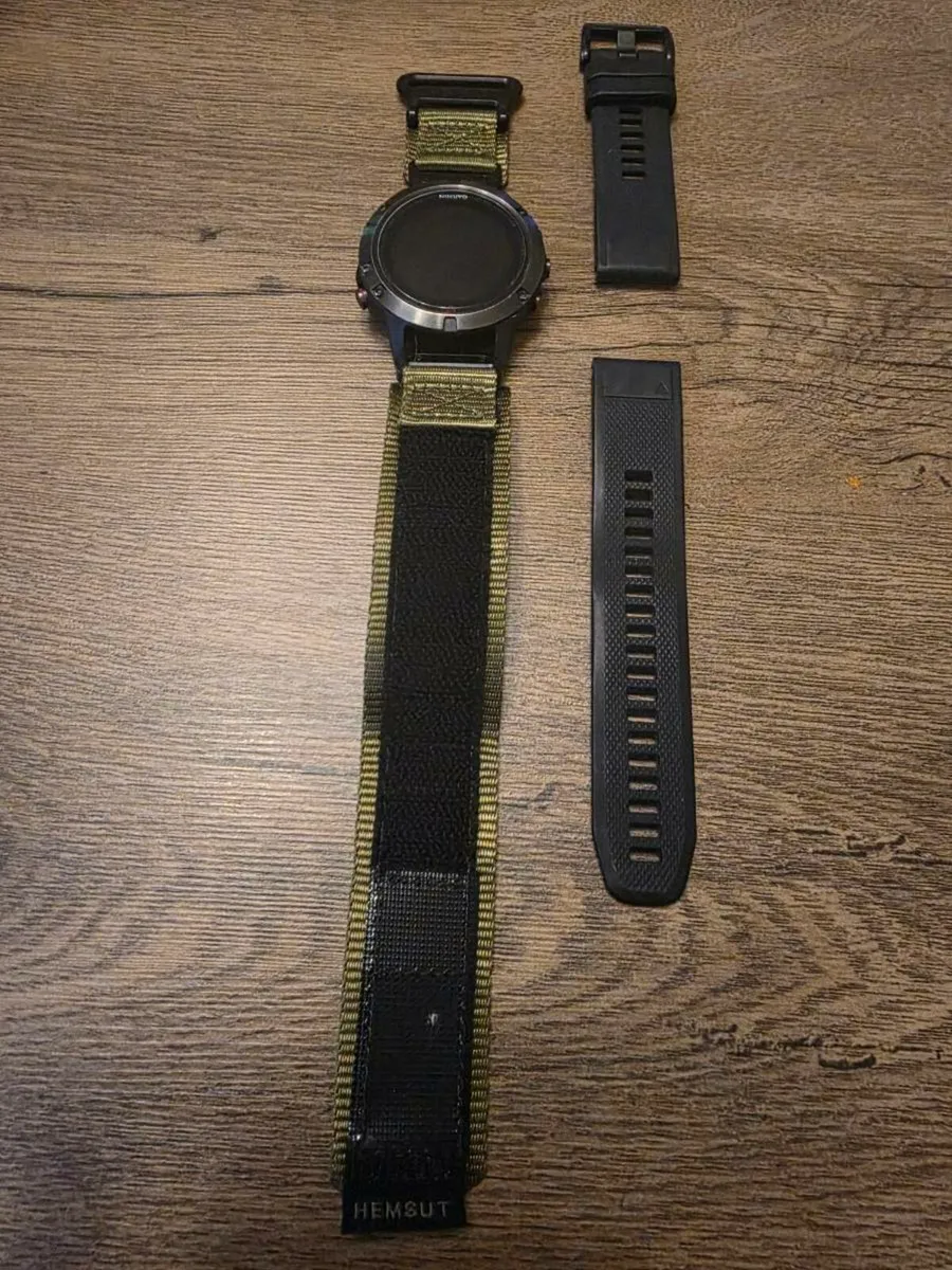 Garmin Fenix 5 with extra straps - Image 1