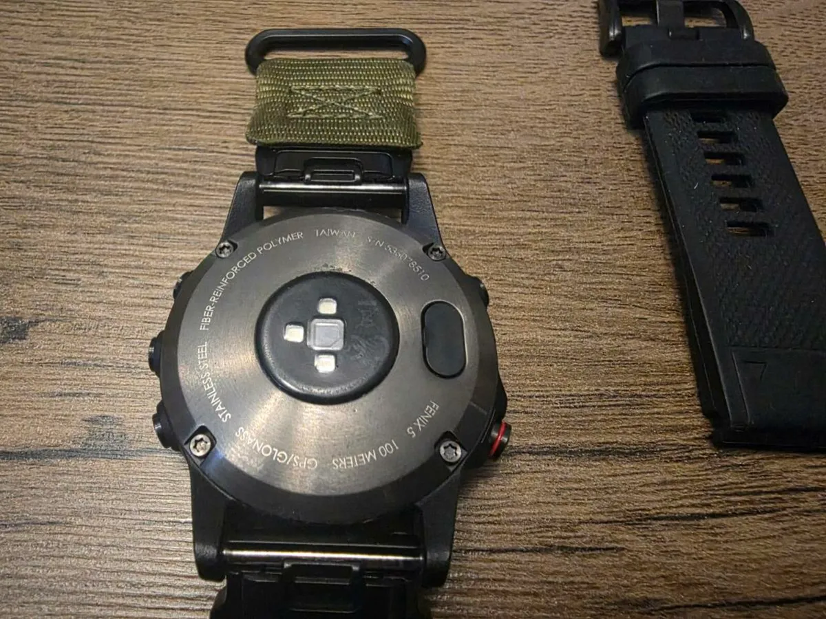Garmin Fenix 5 with extra straps - Image 3