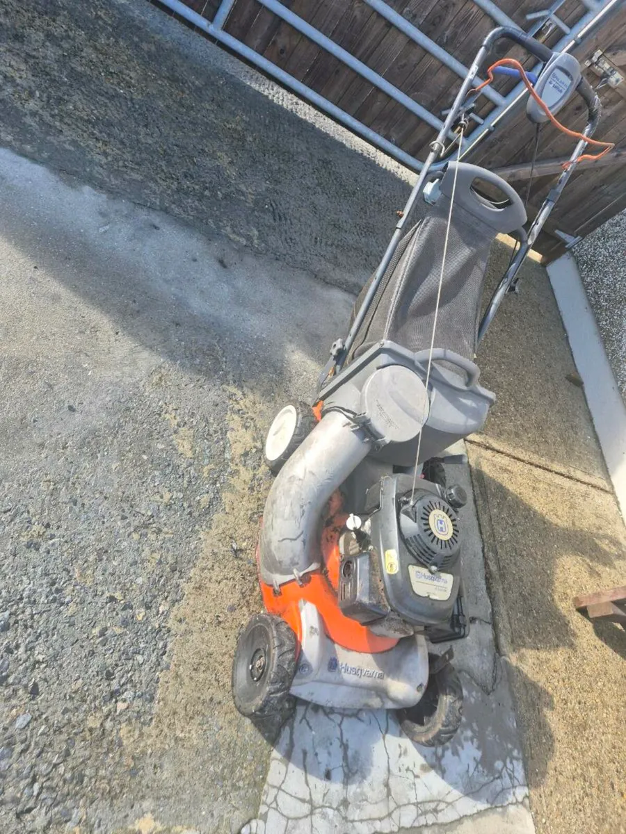 Husqvarna self Drive lawnmower - Image 3