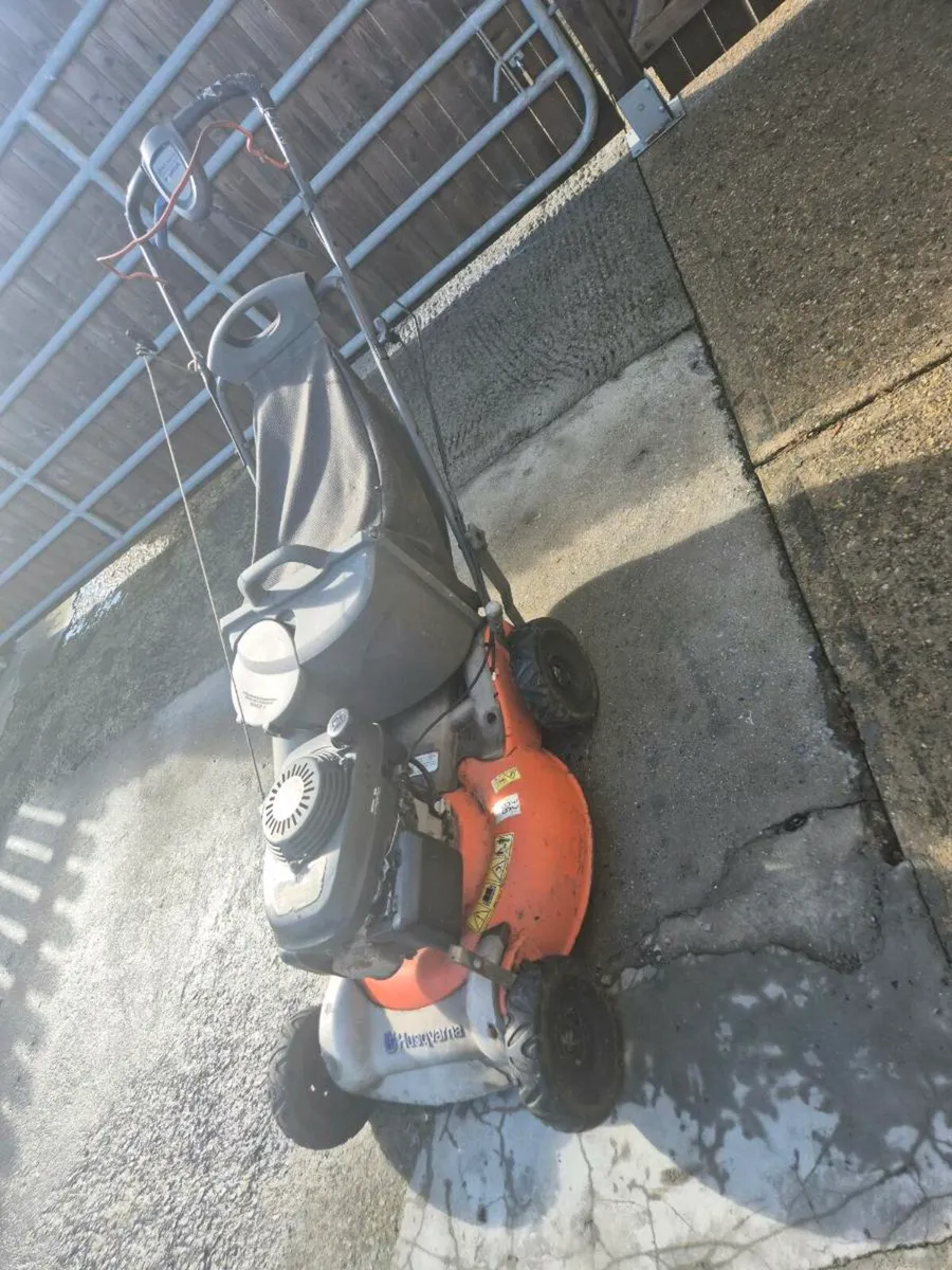 Husqvarna self Drive lawnmower - Image 4