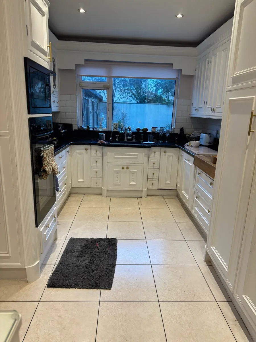 Solid wood designer kitchen with granite worktops - Image 1