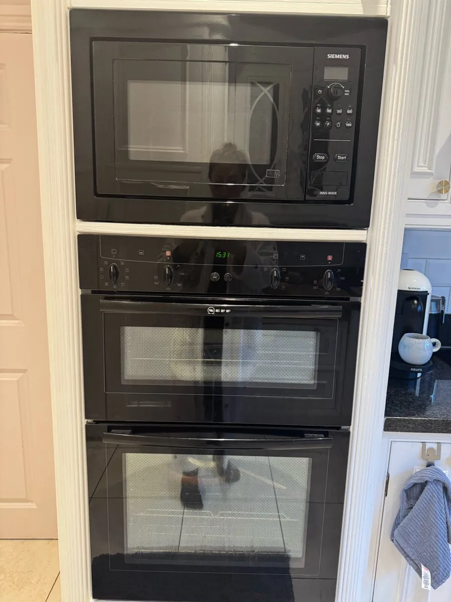 Solid wood designer kitchen with granite worktops - Image 2