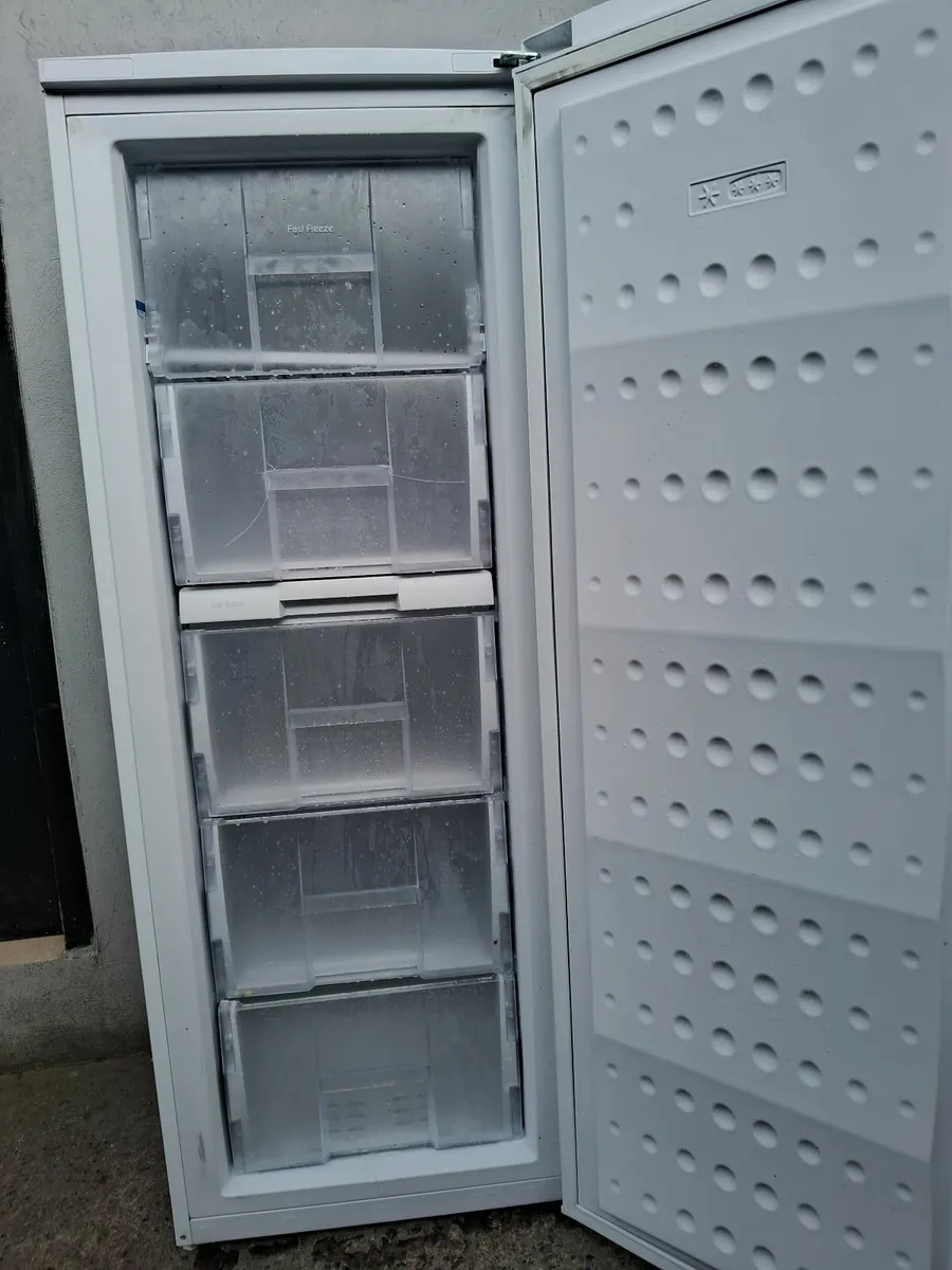 6 MOUNTH OLD LARDER FREEZER FOR SALE - Image 1