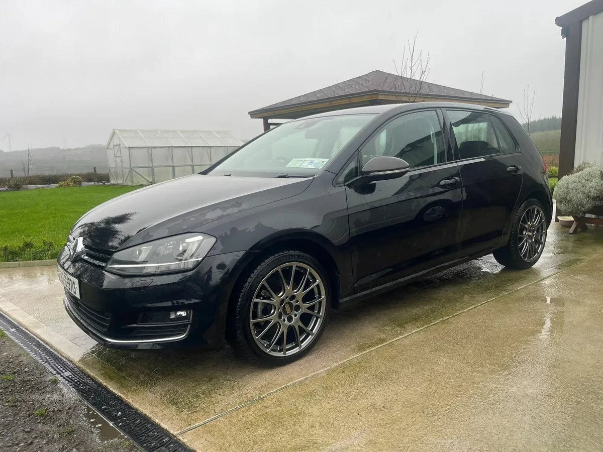 2015 Volkswagen Golf Highline TSI - Image 2