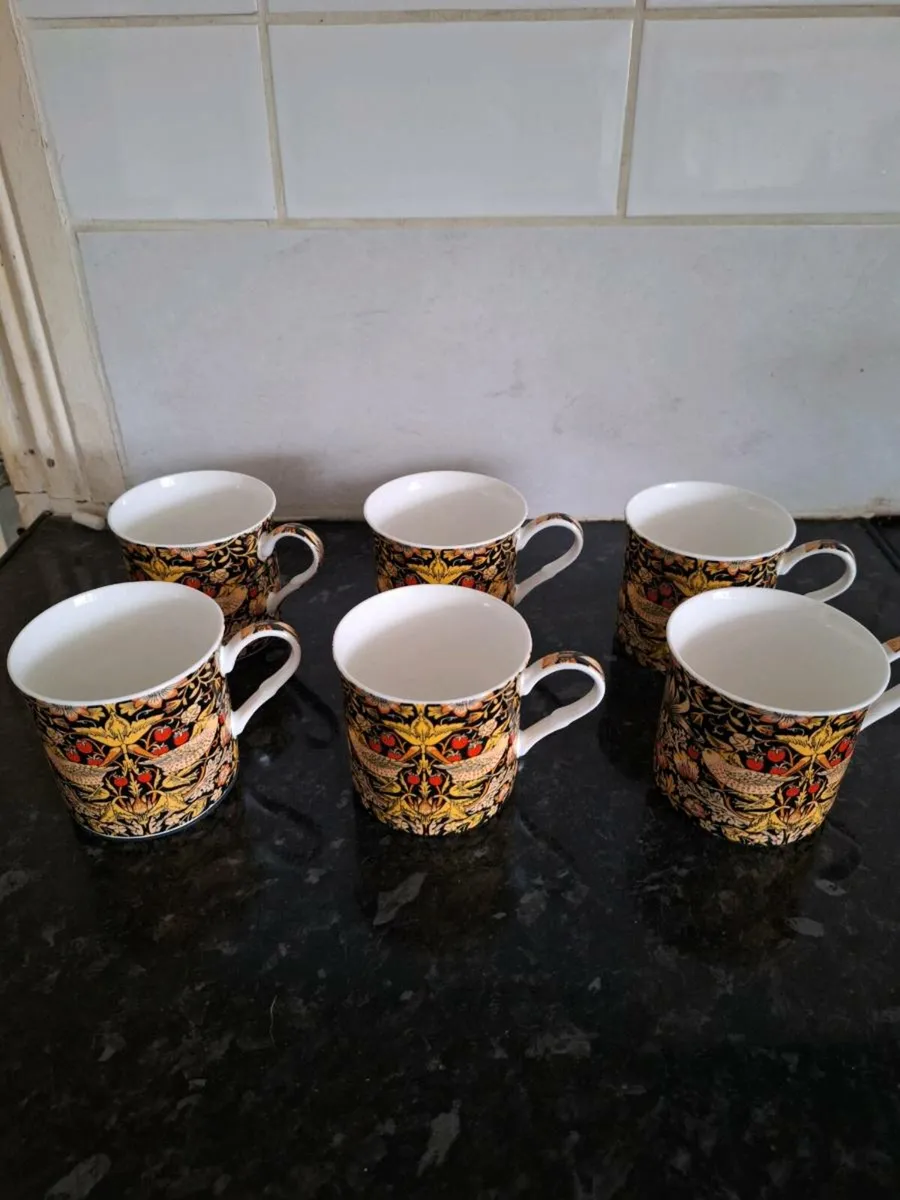 Lovely set of six mugs by Heath McCabe - Image 3