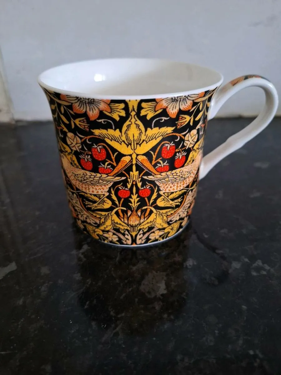 Lovely set of six mugs by Heath McCabe - Image 4