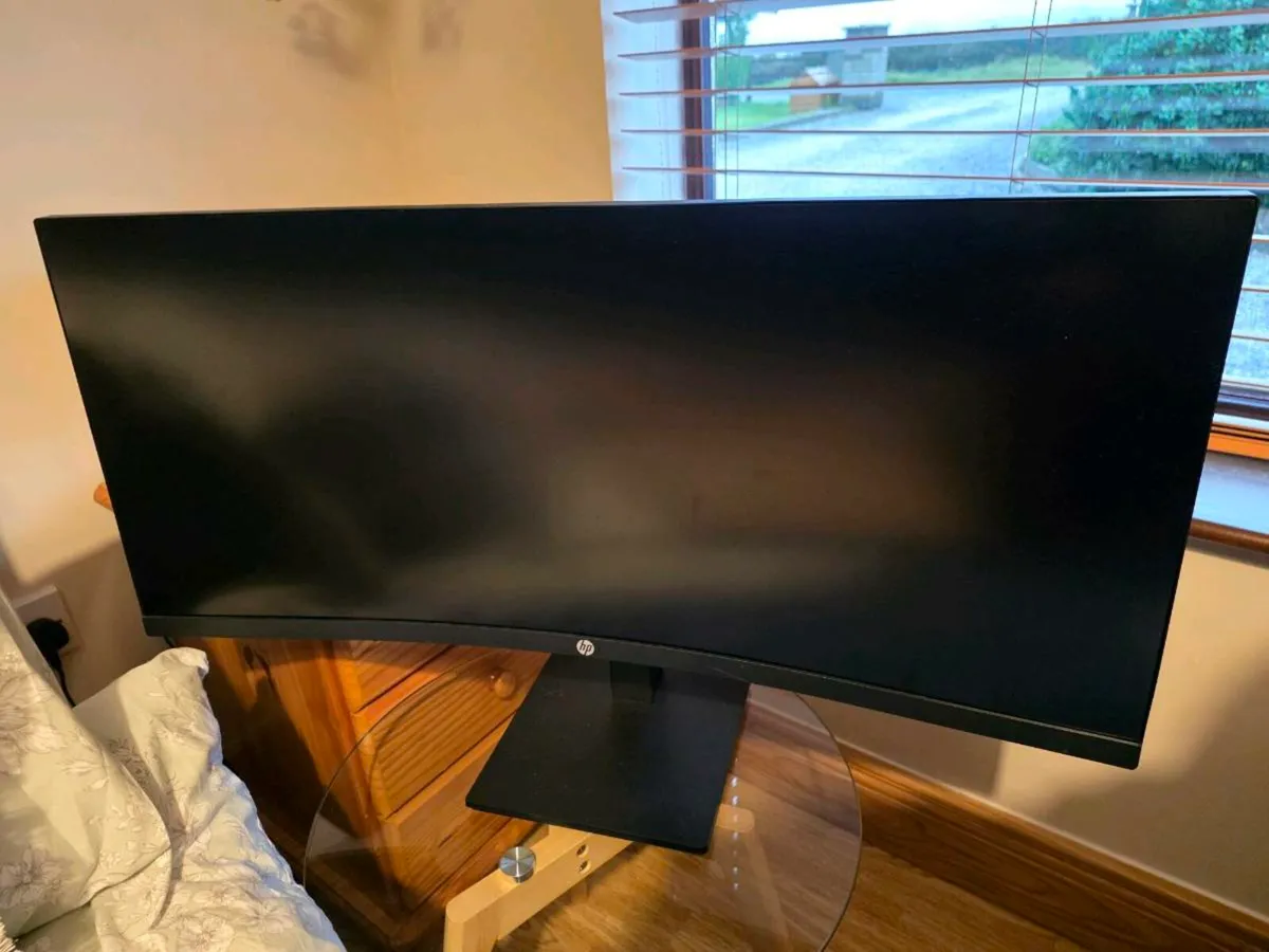 HP M34D 34inch curved gaming monitor - Image 1