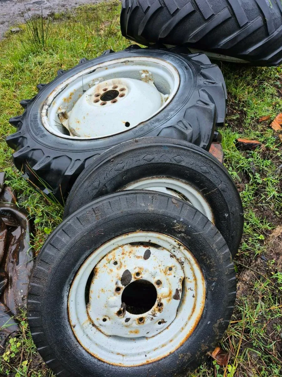 Ford 2000/3000 rims and tyres