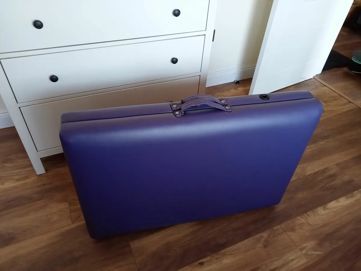 Adjustable height Massage Table - good as new - Image 3