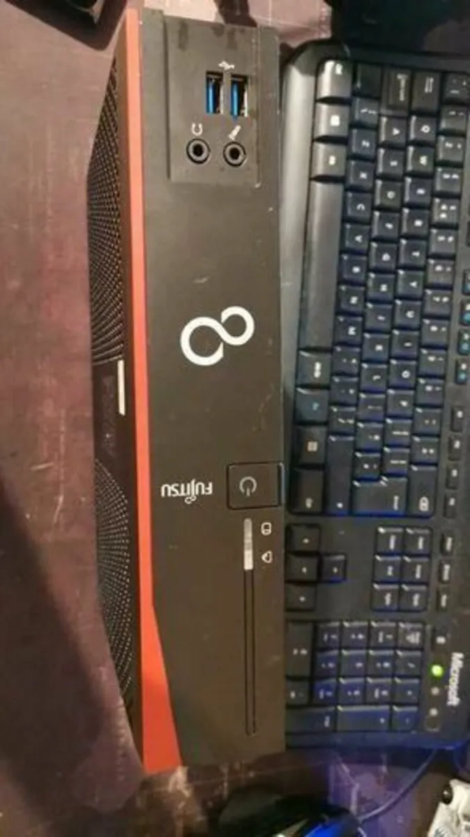 Fujitsu futro S720 - Image 1