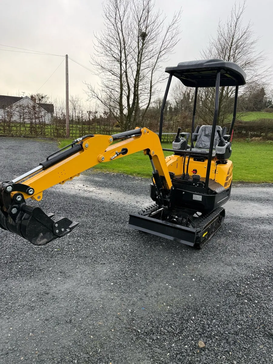 1.5T mini digger diesel - Image 3