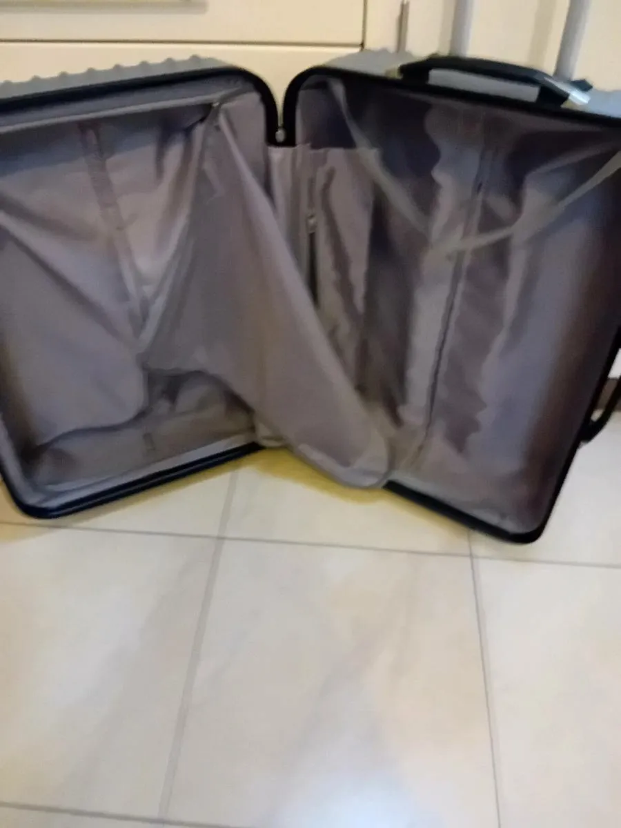 EXTRA LARGE SUITCASE 4 WHEELS - Image 3