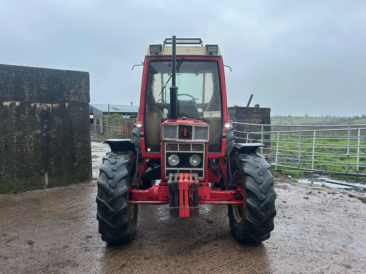 International 885XL 4WD - Image 2