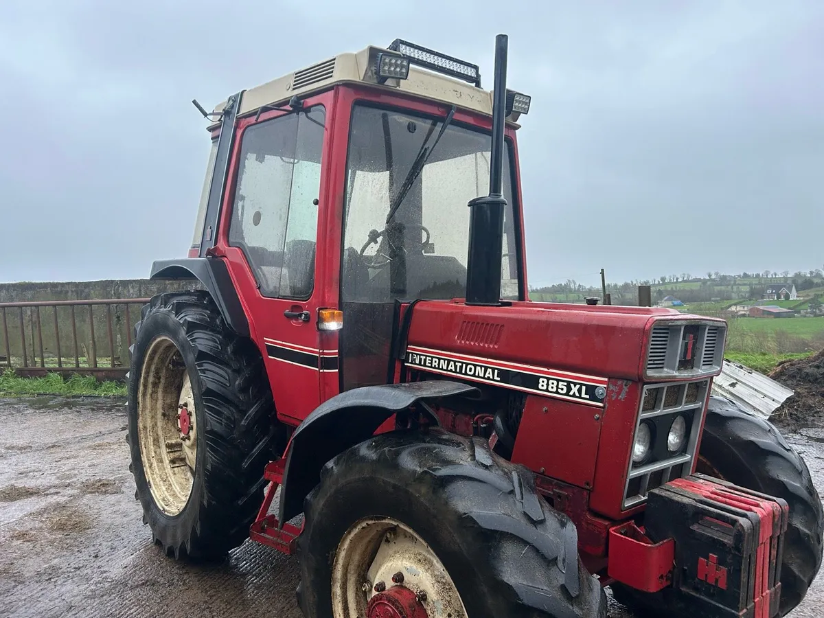 International 885XL 4WD - Image 3