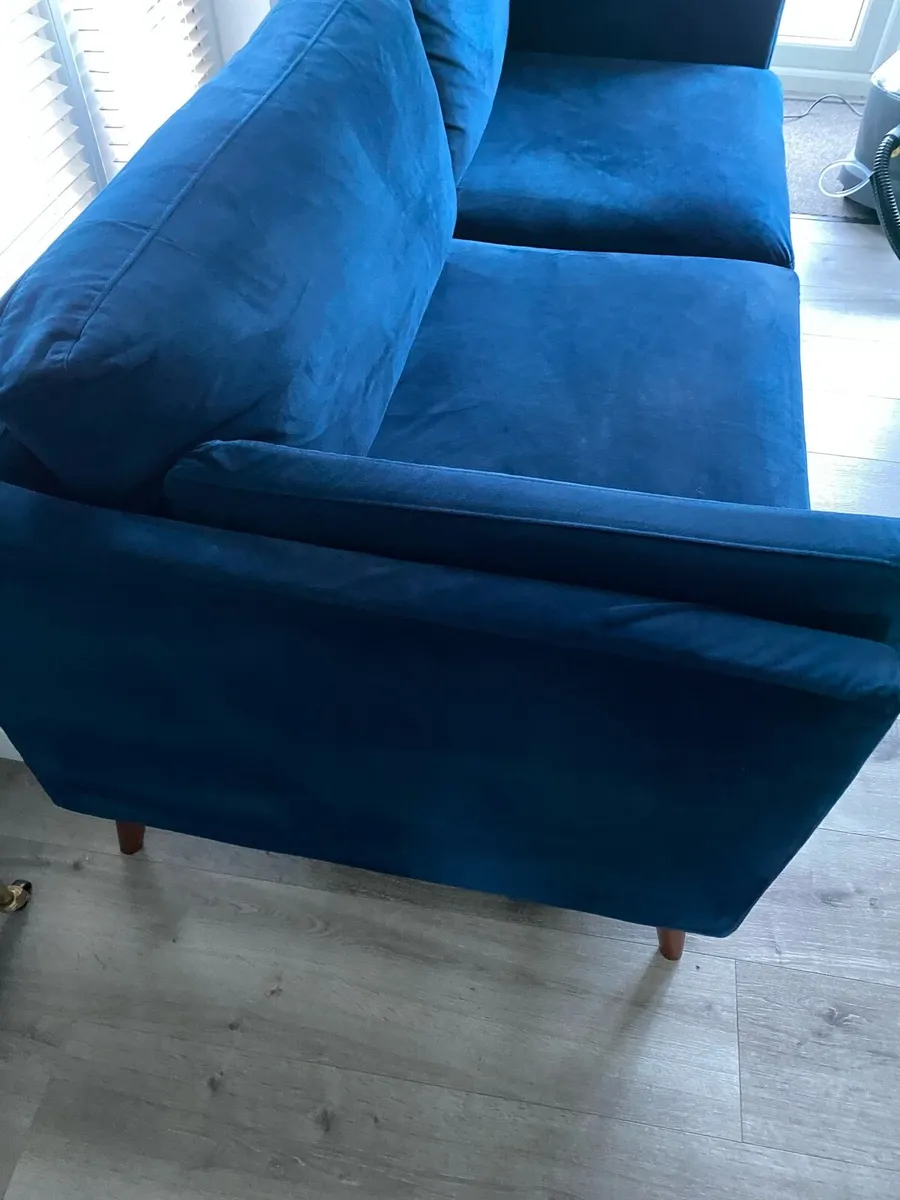 Three seater velvet Sofa - Image 3