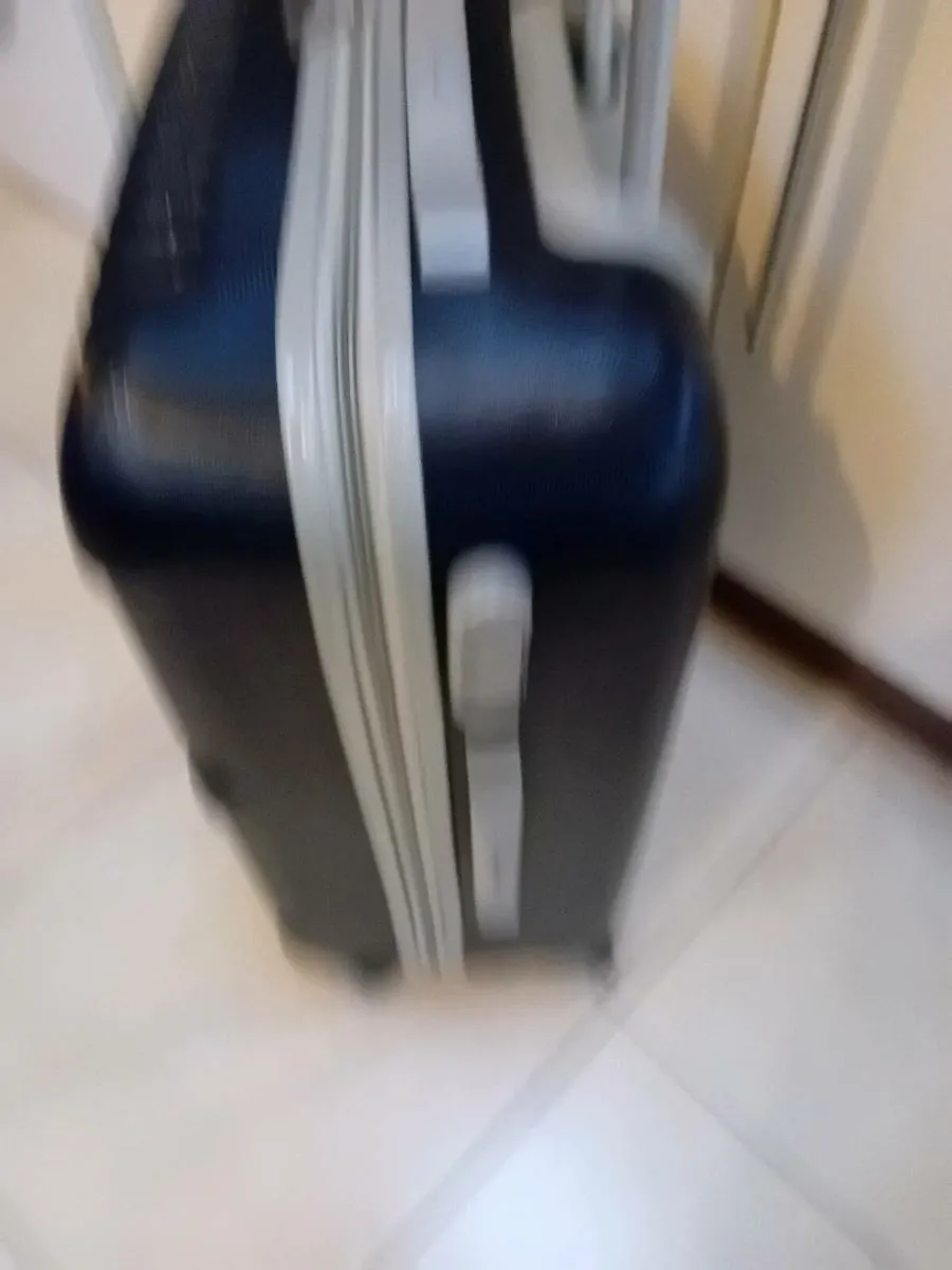 LARGE SUITCASE HARD TYPE    4 WHEELS - Image 2