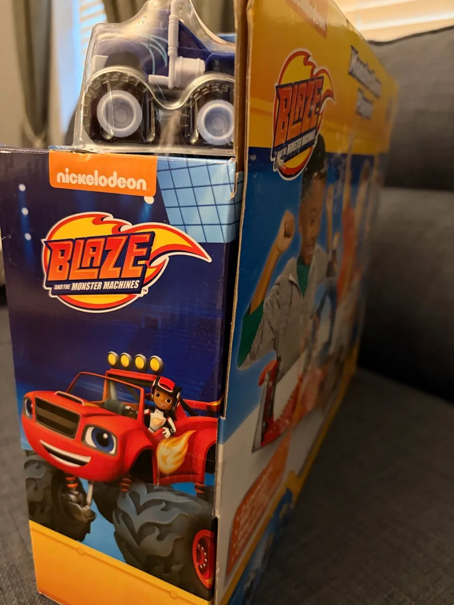Blaze and the Machines Monster Dome Playset - Image 3