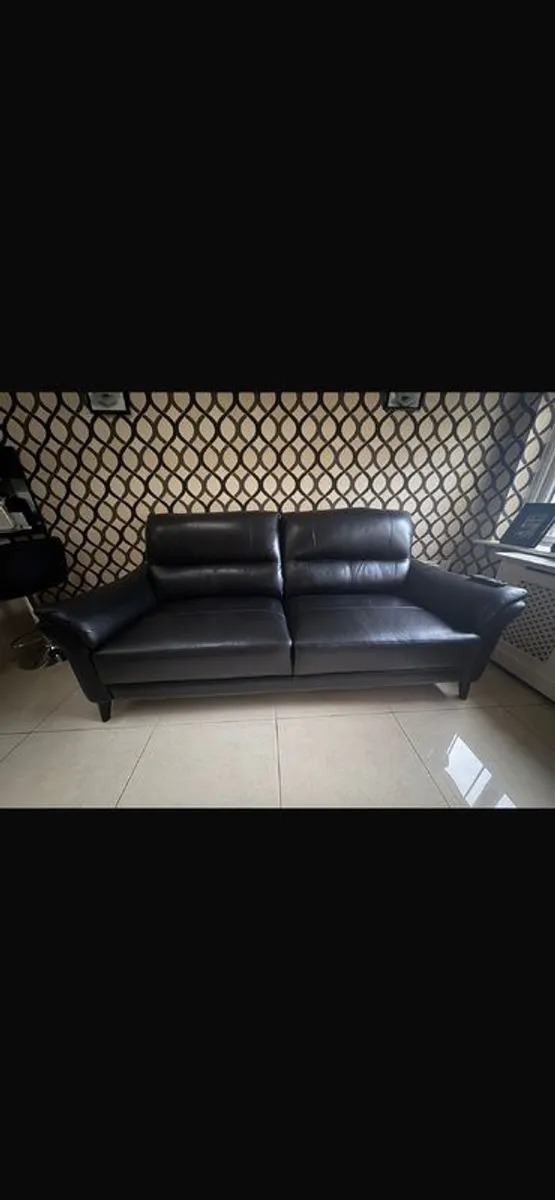 Black leather sofa - Image 1