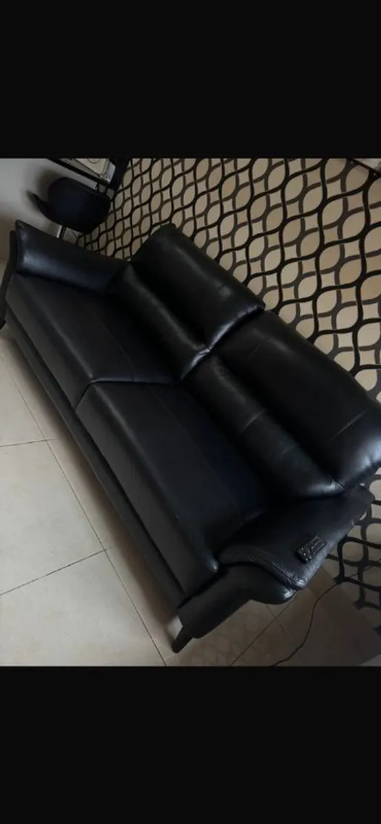 Black leather sofa - Image 2