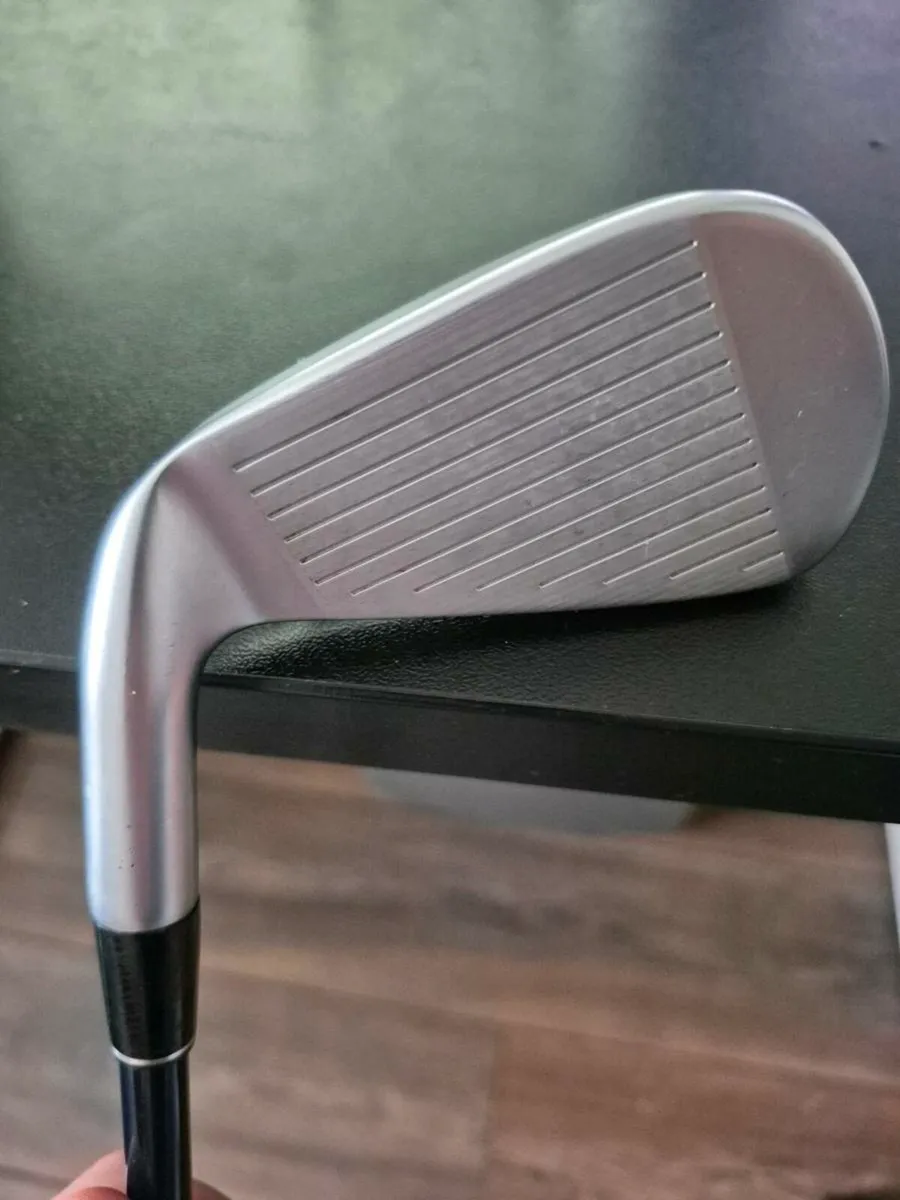 Srixon zx 4, 5 iron graphite shaft stiff loft 23 - Image 2