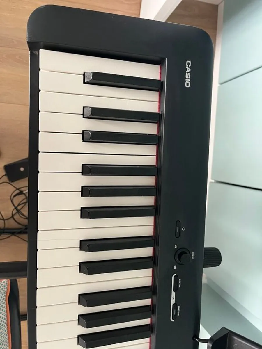 Digital piano keyboard - Image 2